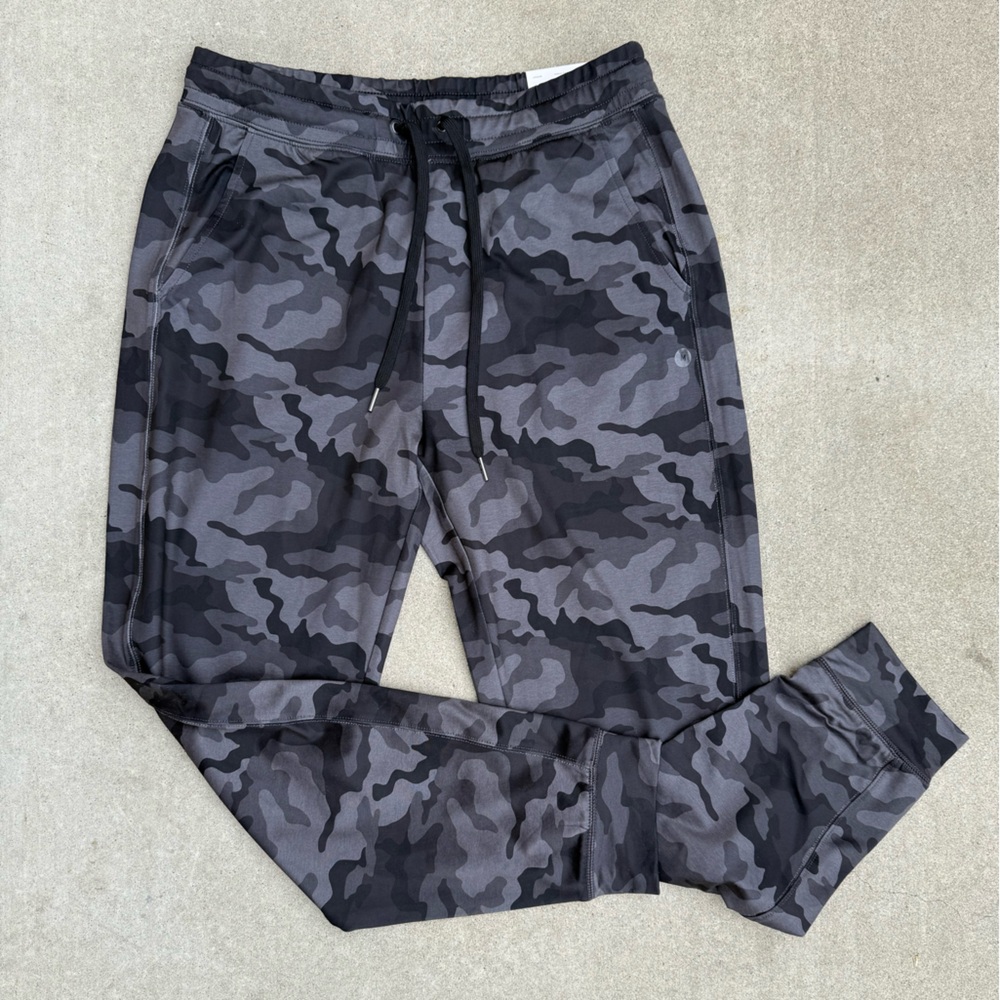 NEW American Eagle Women’s Camo Joggers MEDIUM